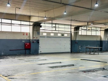 Armazém para Arrendamento em São Vicente