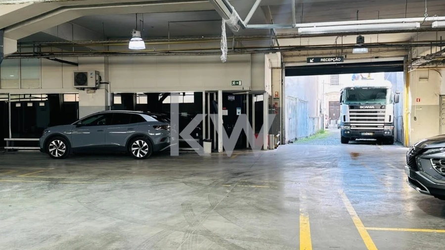 Armazém para Arrendamento em São Vicente