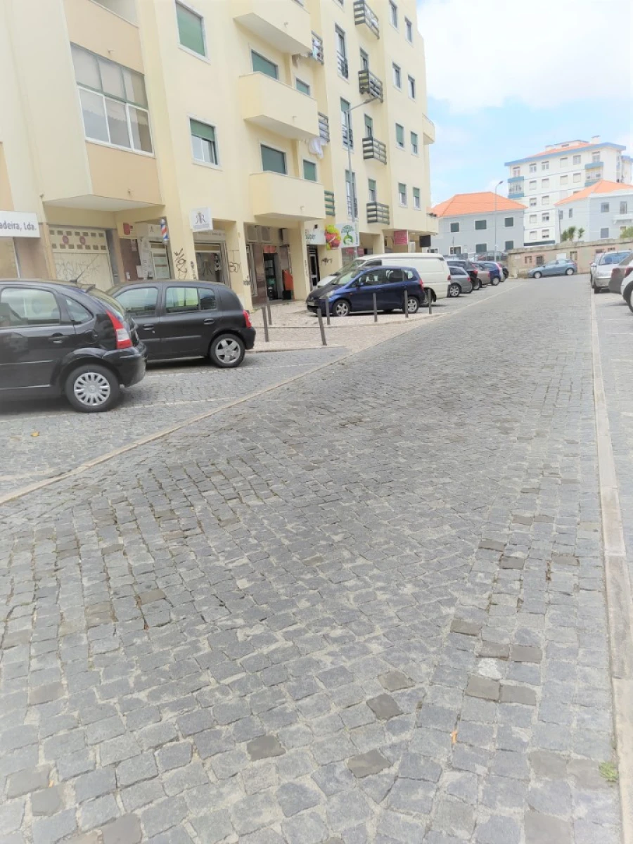 Garagem para Arrendamento em Algueirão-Mem Martins