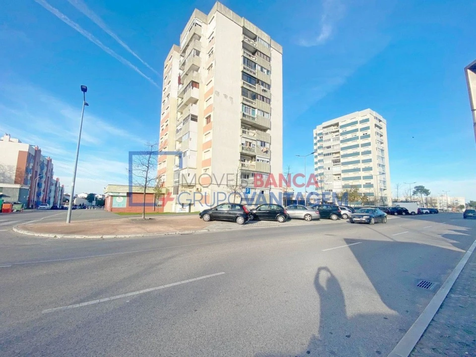 Apartamento T3 para Venda em Santo Antonio da Charneca Foto 4