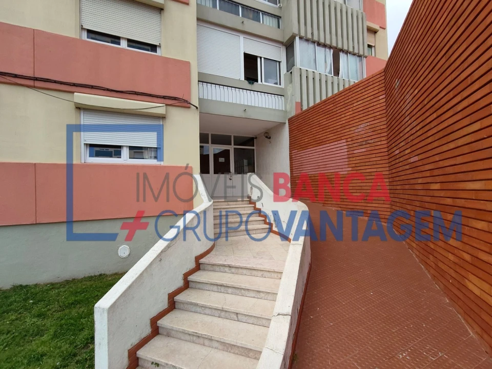Apartamento T3 para Venda em Santo Antonio da Charneca Foto 4