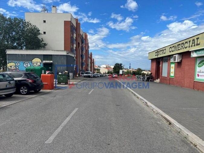 Apartamento T3 para Venda em Santo Antonio da Charneca Foto 2