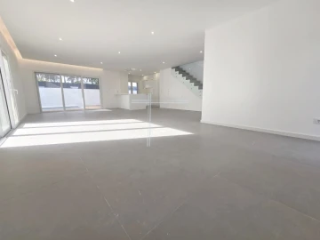Moradia T3 para Venda em Charneca de Caparica e Sobreda