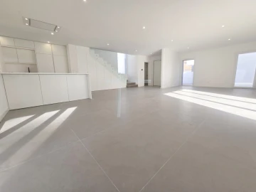 Moradia T3 para Venda em Charneca de Caparica e Sobreda