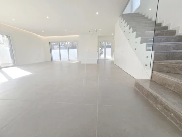 Moradia T3 para Venda em Charneca de Caparica e Sobreda