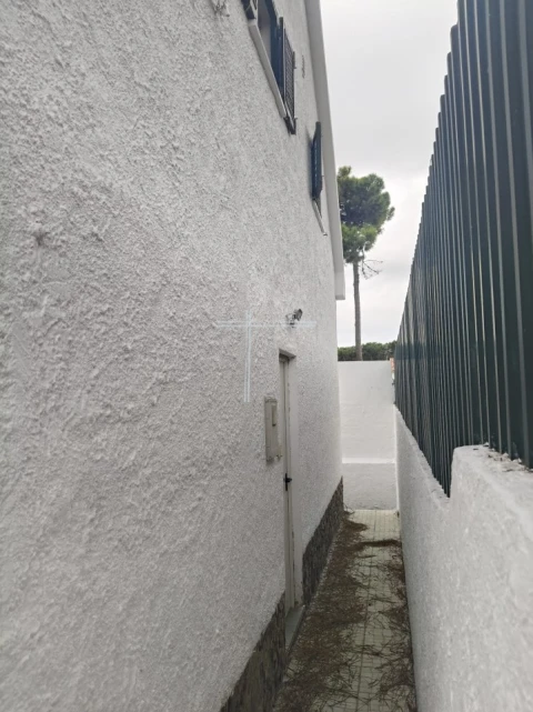 Moradia T3 para Venda em Charneca de Caparica e Sobreda