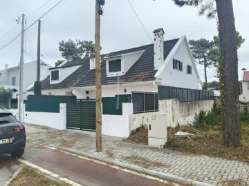 Moradia T3 para Venda em Charneca de Caparica e Sobreda