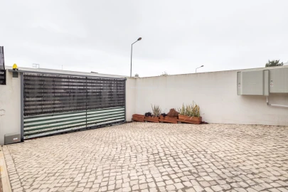 Moradia T4 para Venda em Charneca de Caparica e Sobreda