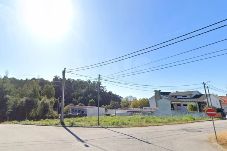 Terreno para Venda em Santa Maria de Lamas Foto 2