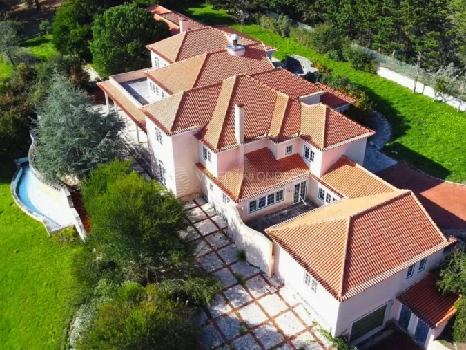 Moradia T6 para Venda em Queluz e Belas