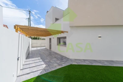 Moradia T3 para Venda em São Domingos de Rana
