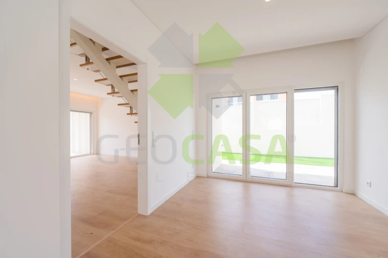 Moradia T3 para Venda em São Domingos de Rana Foto 16