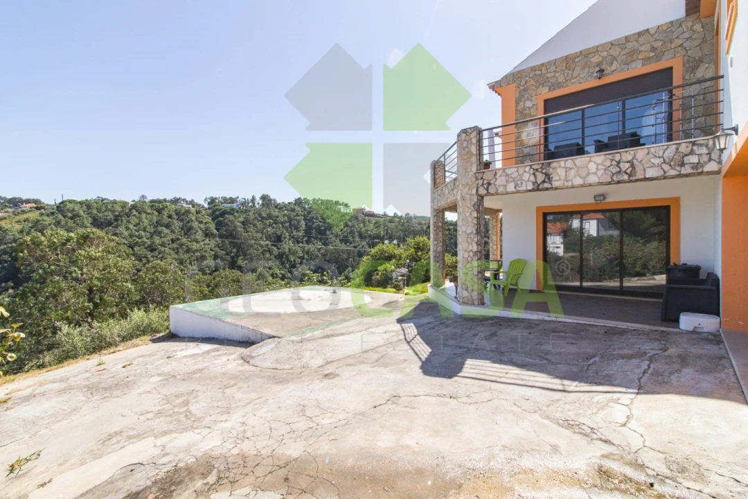 Moradia T4 para Venda em Santo Isidoro Foto 1