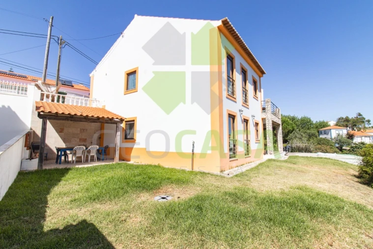 Moradia T4 para Venda em Santo Isidoro Foto 2