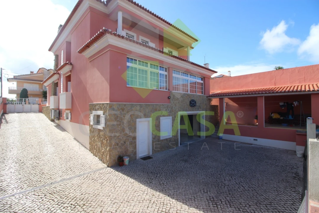 Moradia T4 para Venda em Rio de Mouro Foto 3