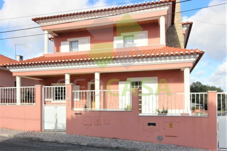 Moradia T4 para Venda em Rio de Mouro Foto 4