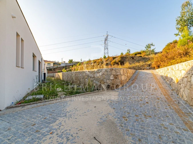 Moradia T4 para Venda em São Miguel do Mato Foto 24