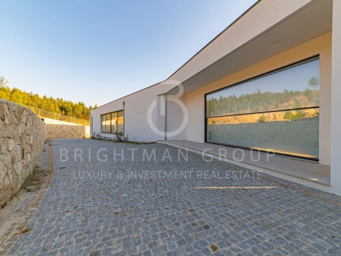 Moradia T4 para Venda em São Miguel do Mato Foto 7