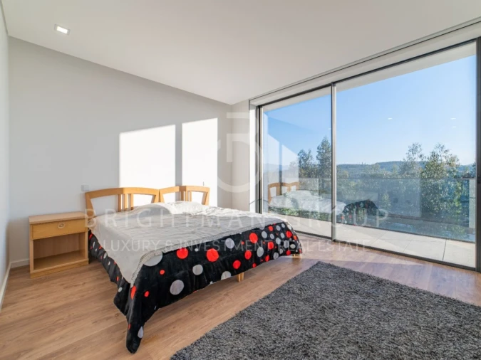 Moradia T4 para Venda em São Miguel do Mato Foto 17