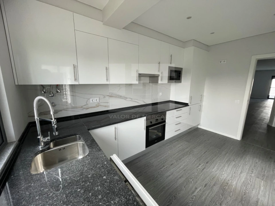 Apartamento T3 para Venda em Quelfes Foto 3