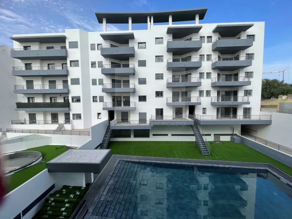 Apartamento T3 para Venda em Quelfes Foto 4