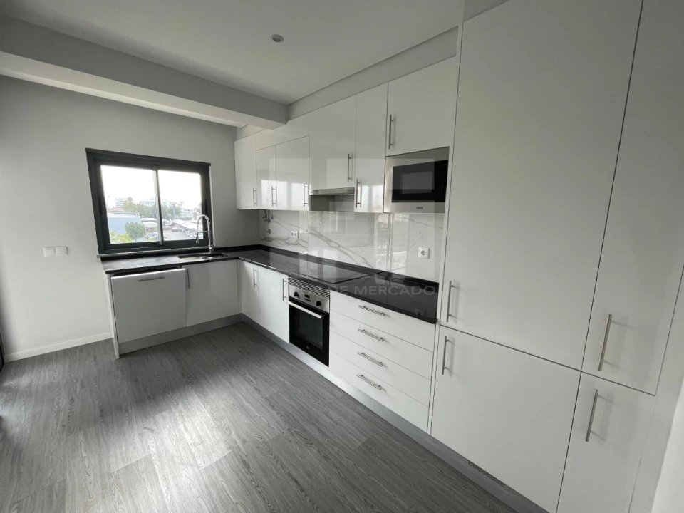 Apartamento T3 para Venda em Quelfes Foto 6