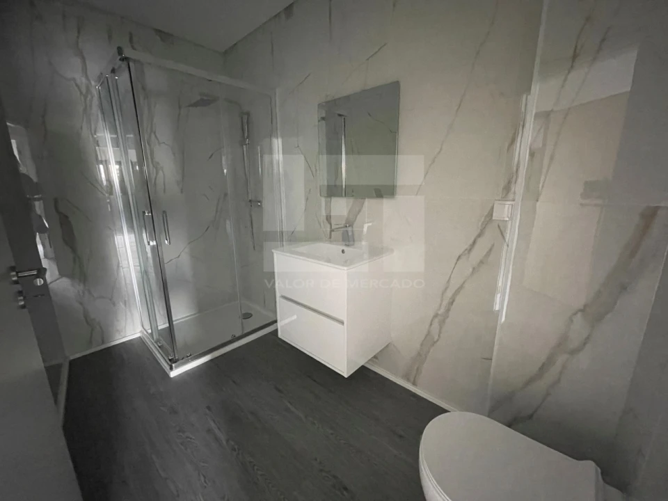 Apartamento T3 para Venda em Quelfes Foto 10