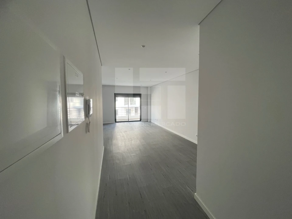 Apartamento T3 para Venda em Quelfes Foto 11