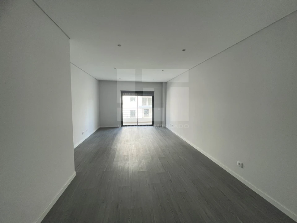 Apartamento T3 para Venda em Quelfes Foto 2
