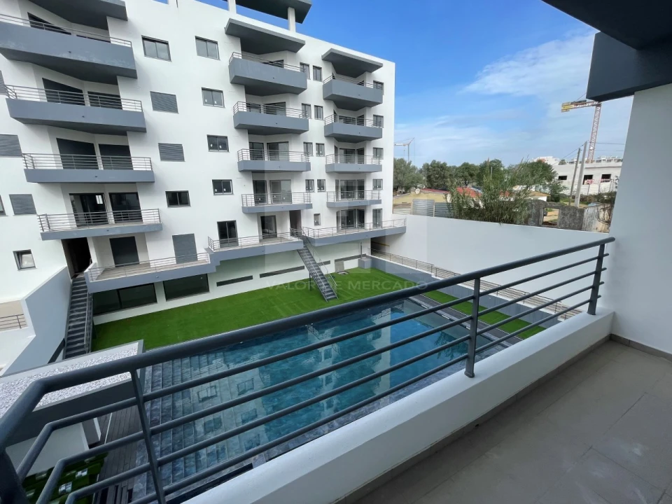 Apartamento T3 para Venda em Quelfes Foto 12