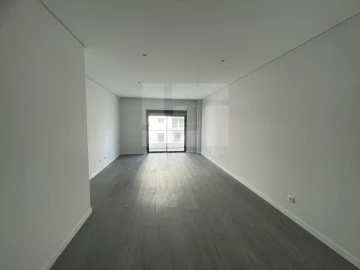 Apartamento T3 para Venda em Quelfes