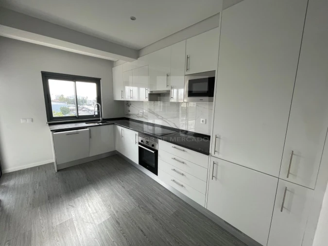 Apartamento T3 para Venda em Quelfes Foto 6