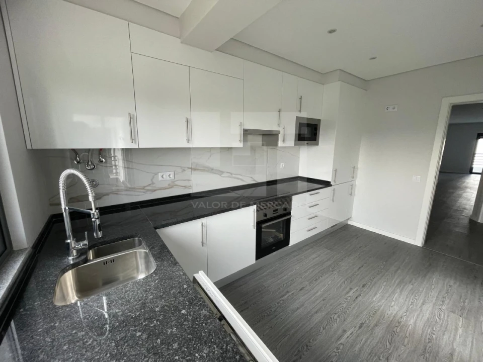 Apartamento T3 para Venda em Quelfes Foto 2