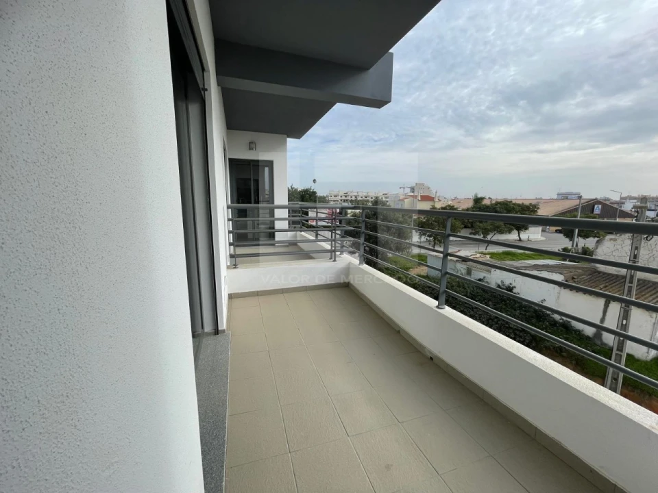 Apartamento T3 para Venda em Quelfes Foto 8