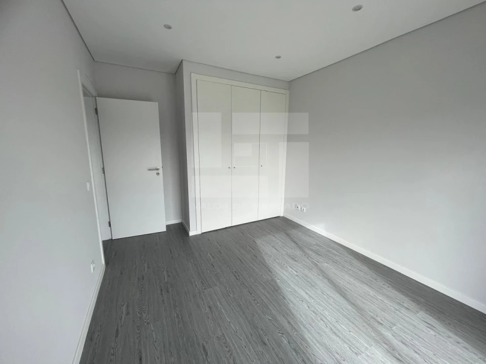 Apartamento T3 para Venda em Quelfes Foto 10
