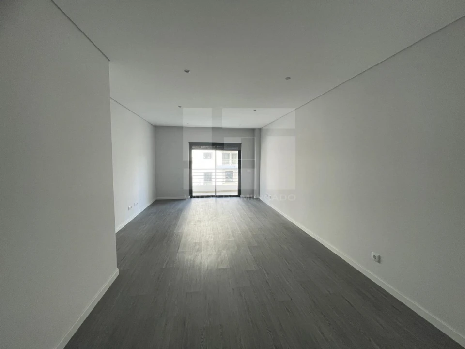 Apartamento T3 para Venda em Quelfes Foto 14
