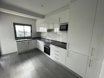 Apartamento T3 para Venda em Quelfes