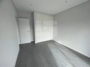 Apartamento T3 para Venda em Quelfes