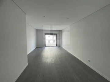 Apartamento T3 para Venda em Quelfes