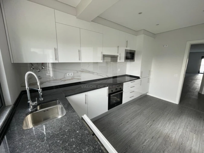 Apartamento T3 para Venda em Quelfes Foto 2