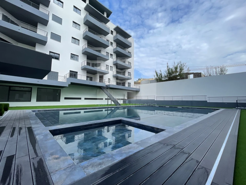 Apartamento T3 para Venda em Quelfes Foto 1
