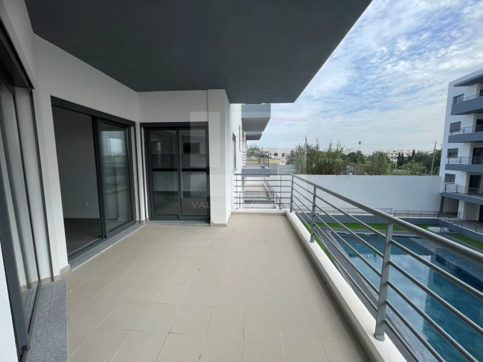 Apartamento T3 para Venda em Quelfes Foto 2