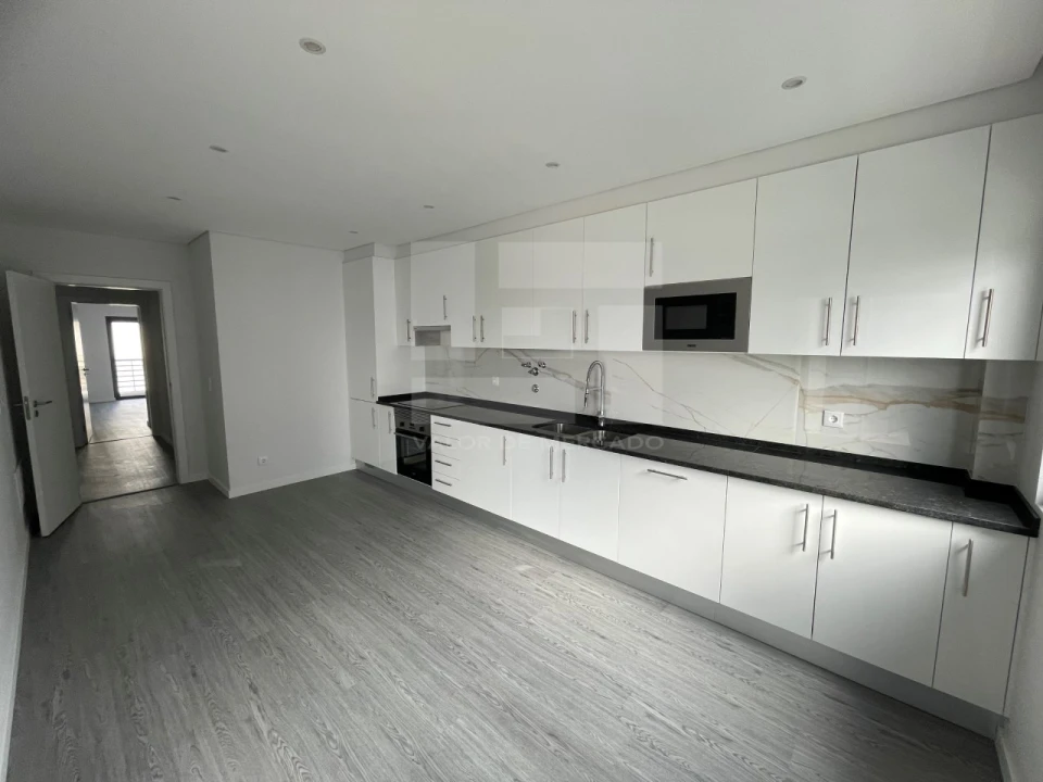 Apartamento T3 para Venda em Quelfes Foto 3
