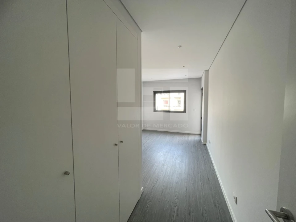 Apartamento T3 para Venda em Quelfes Foto 5