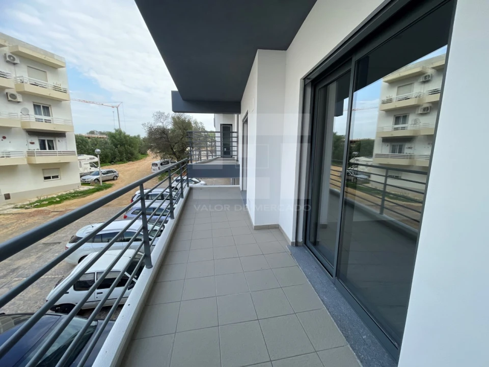 Apartamento T3 para Venda em Quelfes Foto 6