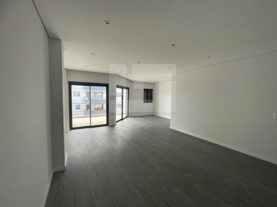 Apartamento T3 para Venda em Quelfes Foto 7