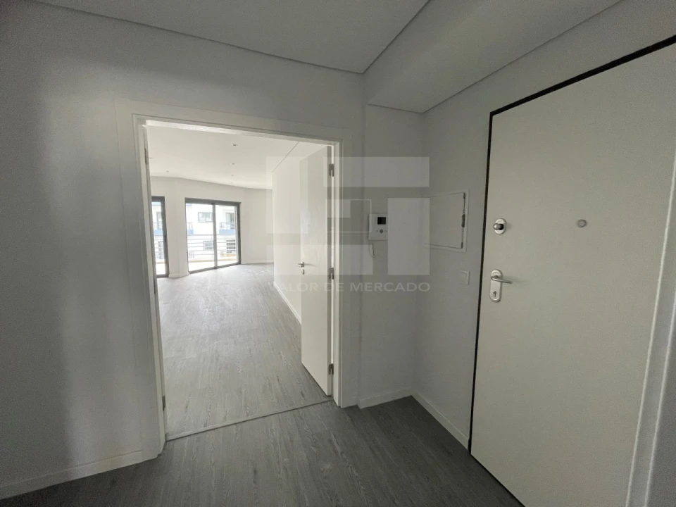 Apartamento T3 para Venda em Quelfes Foto 8