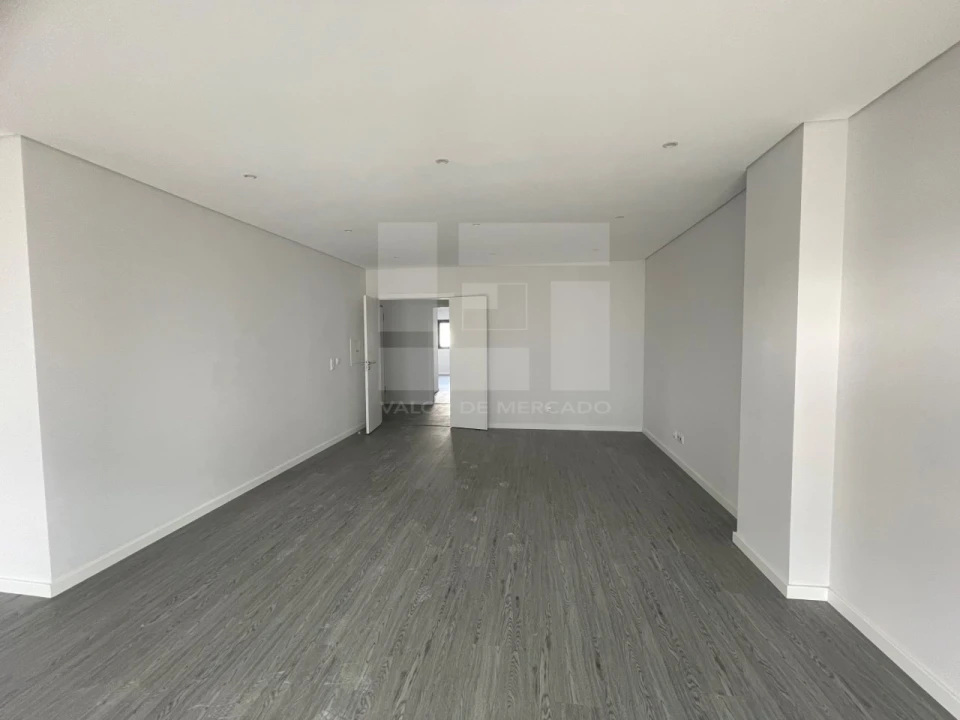 Apartamento T3 para Venda em Quelfes Foto 10