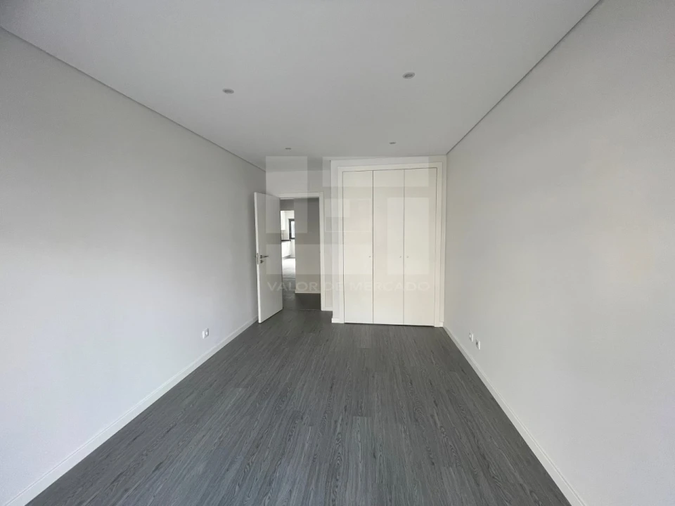 Apartamento T3 para Venda em Quelfes Foto 12