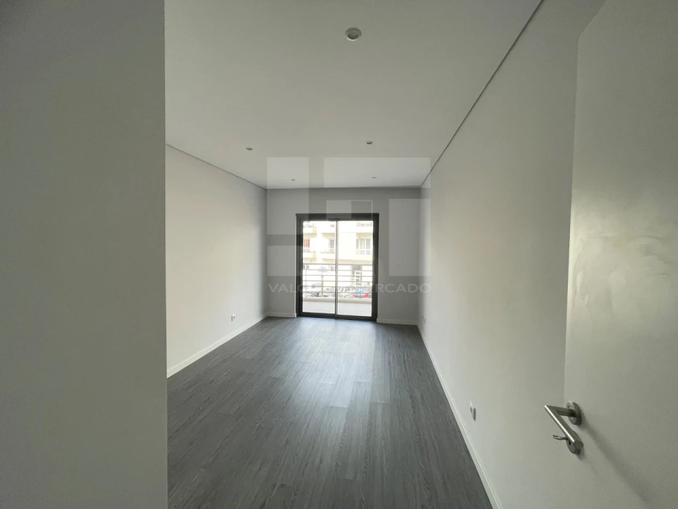 Apartamento T3 para Venda em Quelfes Foto 13
